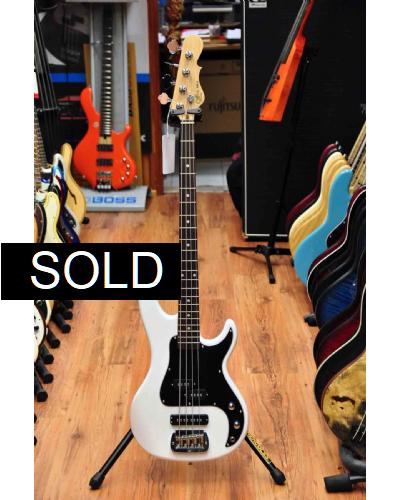 G&L Tribute SB-1 Gloss White